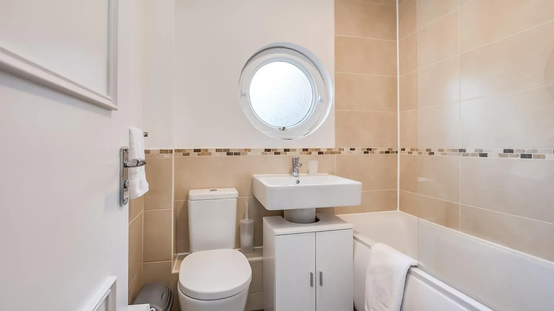 Staybynumbers - Belfast City Centre & Allocated Parking Apartman