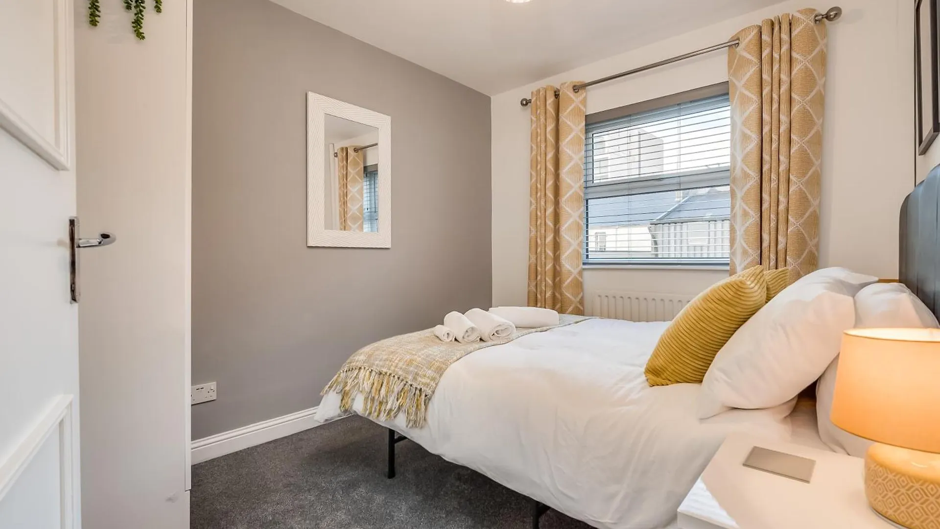 Staybynumbers - Belfast City Centre & Allocated Parking Apartman